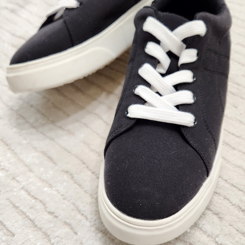 Mad Love Women's Casual Tennis Shoes